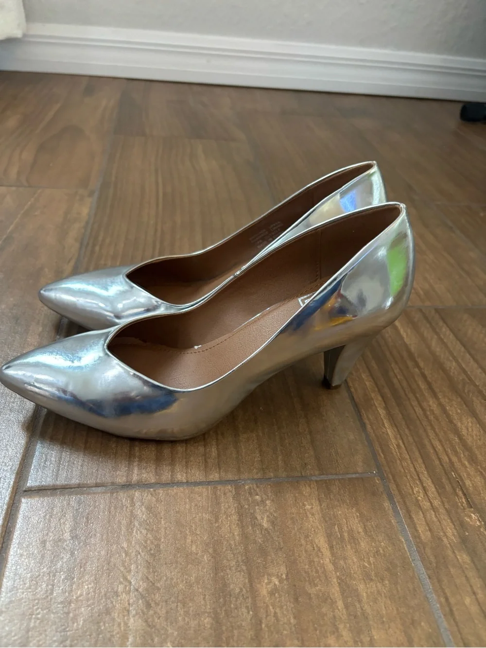 LFL Lust For Life Women's LL-MOXXIE Pump Pointed Toe Silver Patent Dress Pumps